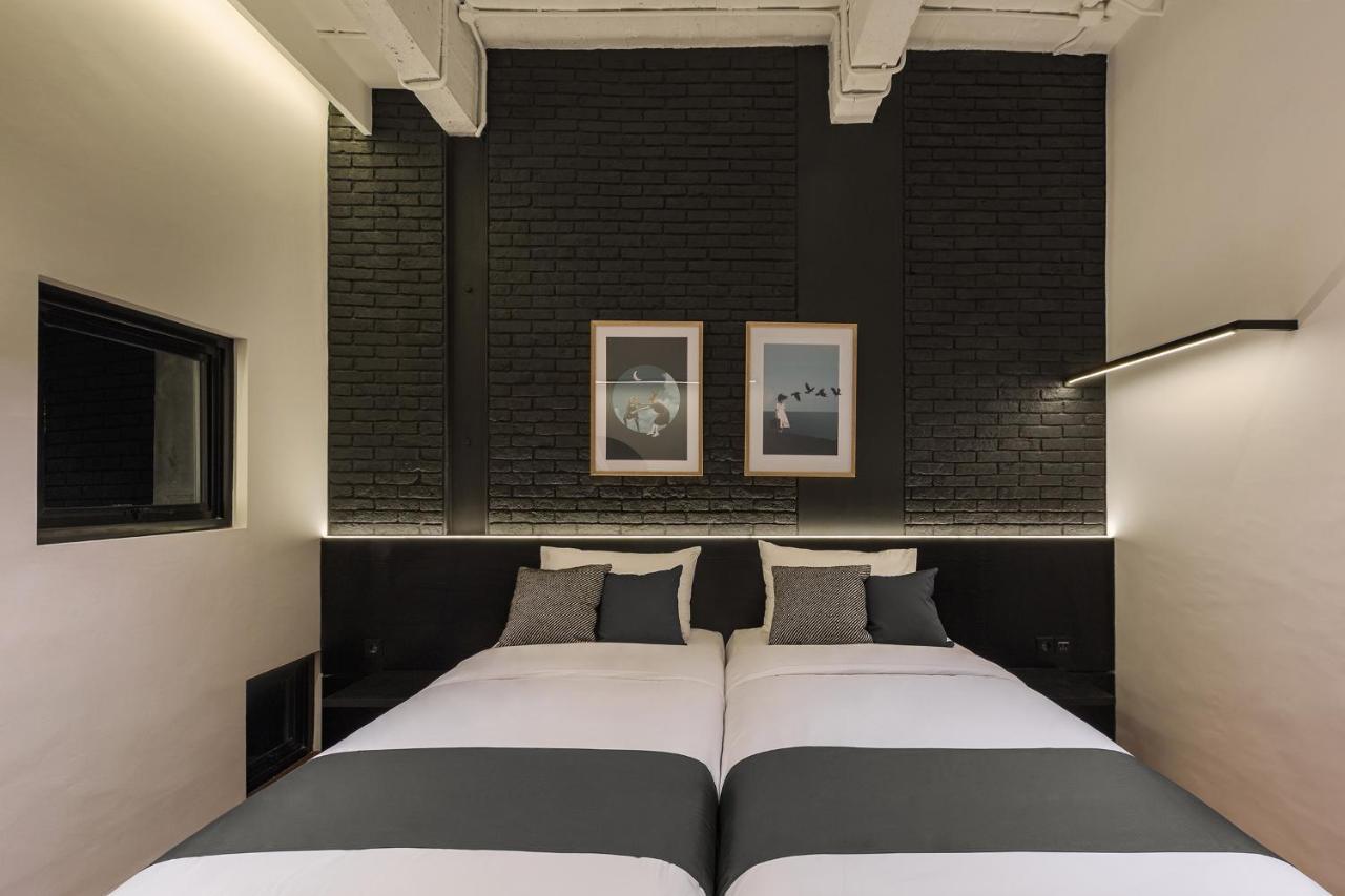 Qub Rooms Semarang Extérieur photo