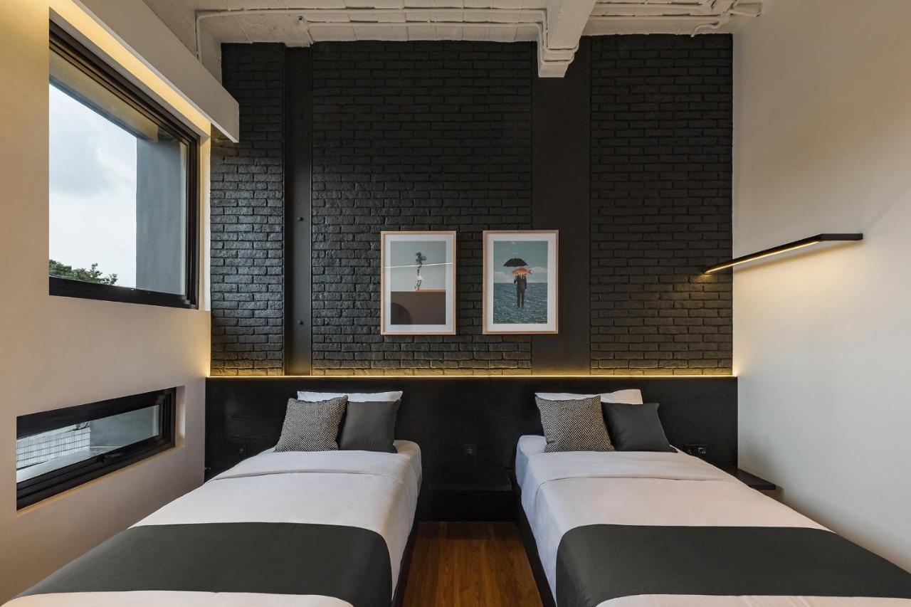 Qub Rooms Semarang Extérieur photo