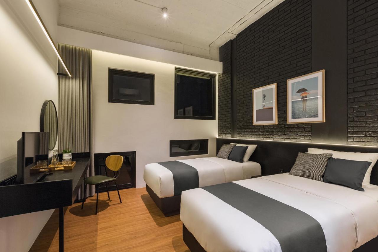 Qub Rooms Semarang Extérieur photo